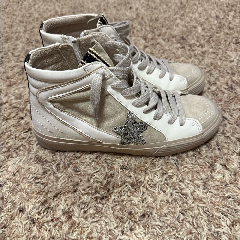 ShuShop White and Silver Star Sneakers